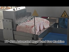 Dondurulmuş domuz eti dilimlerini 8 mm'ye kesmek için otomatik et bandı testere makinesi